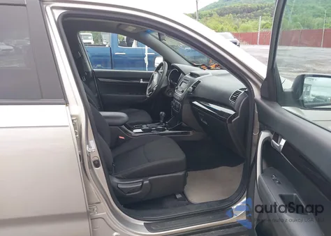 2014 Kia Sorento Lx z USA, uszkodzony, nr VIN 5XYKT3A69EG495031